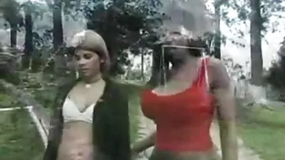 Perra tetona se chochos peludos maduras folla con un vibrador grueso