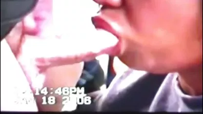 Chica joven coños peludos de ancianas extiende sus dedos coño en la webcam