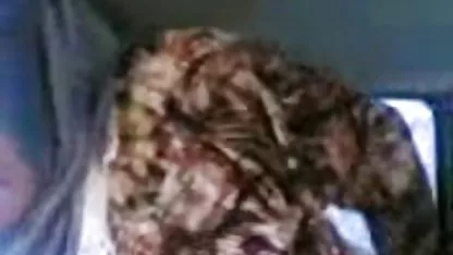 La sensual belleza ccoños peludos tetona se acaricia y se folla el cáncer con un chico
