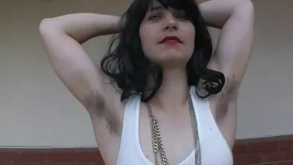 Joven naturalka es conopeludos bueno en la cama.