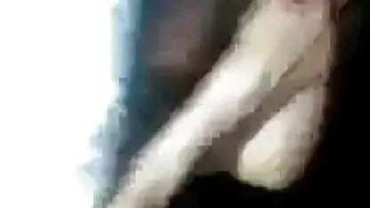 El polluelo del pecho que cuelga chupa la maduras con chocho peludo polla