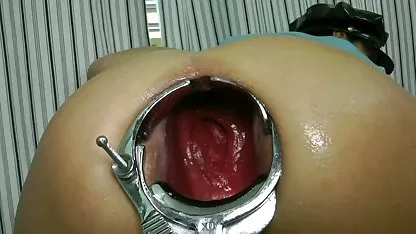 Perra toma semen chocho peludo casero en la cara