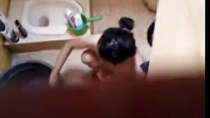 Perra tetona tiene semen en la chochos peludos cogiendo cara