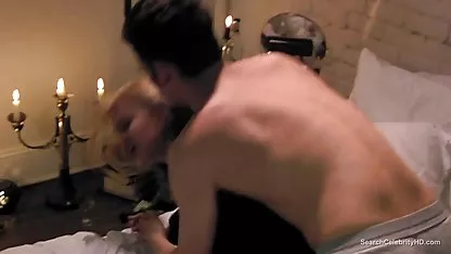 Hombre le gusta los coños mas peludos del mundo a su joven amante chupar la polla.