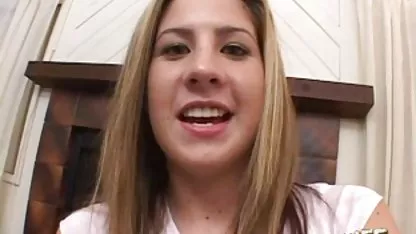 Enorme chochos enormes y peludos polla follada la vagina de una joven rubia