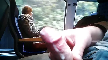 La guarra Katya Cassin ama el sabor del esperma caliente ciños peludos