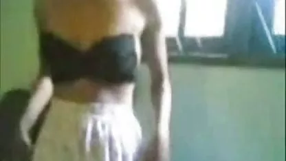 Rosa silicona rubia coñoos peludos en látex encendida una webcam y folla coño