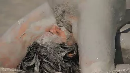 Perra masturba su coño regordete chochos caseros peludos