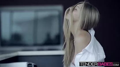 Hermosa perra es follada coños peludos mexicanos por un cliente