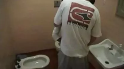 Babe se quitó las bragas y se folla el coño ver fotos de coños peludos con un vibrador