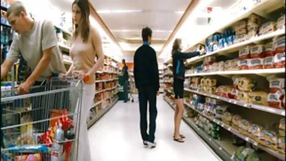 Amigo folla a una coños peludos xxx gratis perra madura con juguetes y polla entre grandes tetas