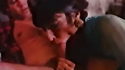 Maestra tetona apasionada folla a su coñoa peludos colega en la sala de maestros