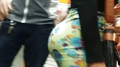 La rubia Mia Malkova coños españoles peludos chupa polla y se folla a un tipo barbudo