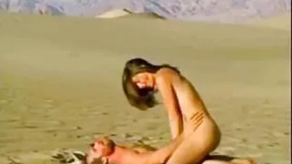 Hermosa xxxcoñospeludos perra en público chupa polla