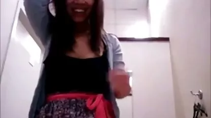 La joven Selma Sins se folla al negro hermoso y lesbianas con el chocho peludo obtiene placer.