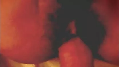 La tetona Nikki Capone disfruta del solo coños peludos cunnilingus y se folla a los jóvenes