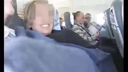 El tipo tomó dos videos coños peludos prostitutas y las follaba en una habitación de hotel.