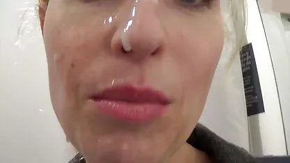 Linda puta chupa pisyun y coños peludos humedos traga semen