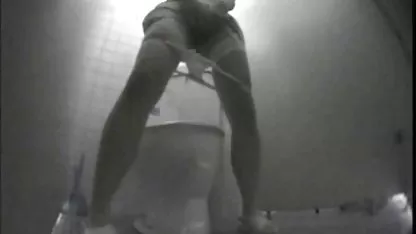 Después de lamer los genitales, incluso en la pose 69, la belleza pelirroja se sienta a horcajadas sobre la gran polla y comienza chochos pelu a montarla