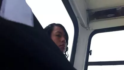 Jóvenes bisexuales sexy acarician chupando polla y follando los chochos mas peludos del mundo
