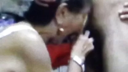 Masajista folla joven morena en anal en la mesa de chochos enormes y peludos masaje