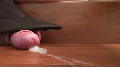 La coños pequeños y peludos perra se ama tanto que besa su reflejo en el espejo.