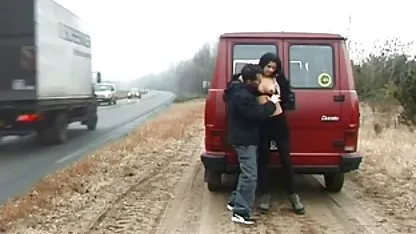 Victoria se folla a Katie coños peludos x con un gran strapon