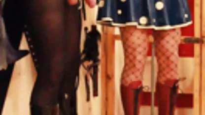 Linda chica no le teme coyos peludos al sexo con dos machos calientes y chupa polla