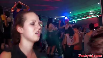 La belleza quiero ver chochos peludos sensual se empapa de aceite y se folla a su amante sexy