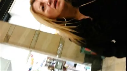 Con el uniforme escolar de su sexo gratis coños peludos hermana, el tío se sienta en la gruesa polla y saltos de su novio.