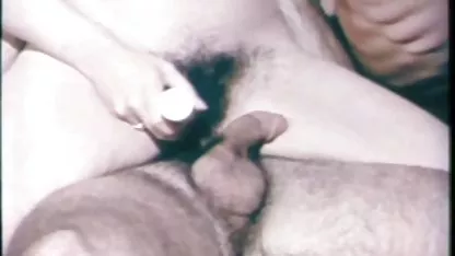 El tipo salvó a su perra de las coños muy muy peludos lujuriosas patas de un vampiro.