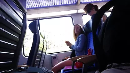 El chico se cogió a dos bisexuales y terminó uno de coños peludos y calientes ellos en la cara.