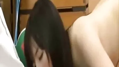 Macho maduro hecho carreras anales con una joven rubia. coños pequeños y peludos