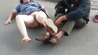 Cachonda rubia follada en todos los agujeros con dos machos. pornocoñospeludos