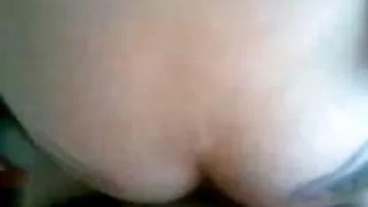 Hombre se folla a un chocho peludo su perra con cáscara dura