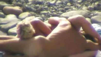 Delicioso gilipollas latina es follada super chochos peludos en la piscina con un chico caliente
