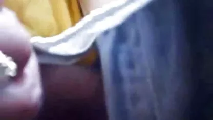 El chico vino a alquilar un apartamento y coños peludos italianos se folla a una joven morena sexy.