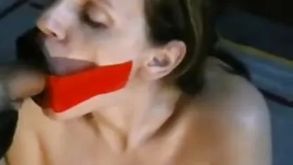 Follada a la chica coños hermosos y peludos en el sofa