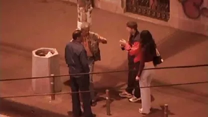 Chica pelirroja sexy es follada por una joven maduras con chocho peludo virgen en el sofá