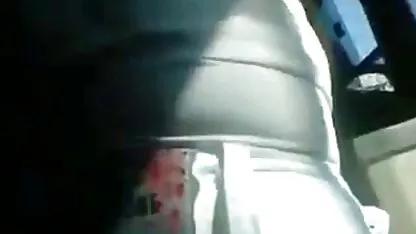 Joven rubia lesbiana Dido Angel acaricia coños peludos de mujeres maduras suavemente a Kala Ferard