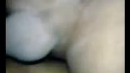 Pelirroja coños peludos masturvandose guarra Nina Skye con ventosas en pezones folla con calva
