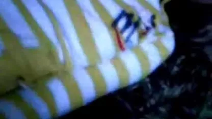 Perra madura en un cinturón coñoa peludos rojo es follada por un tipo grande