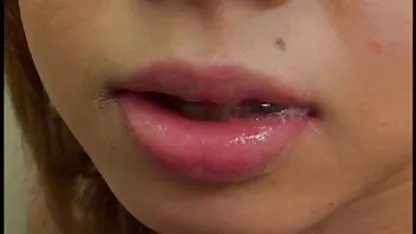 Ella tiene un coño muy sabroso, solo coños peludos su novia está lista para lamer esta flor rosa durante horas.