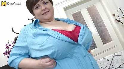 A ella le ccoños peludos encanta chupar la mejor polla de Negros.