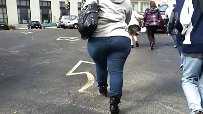 La rubia Alexis Adams durante chochos bien peludos un masaje juega con una polla y folla
