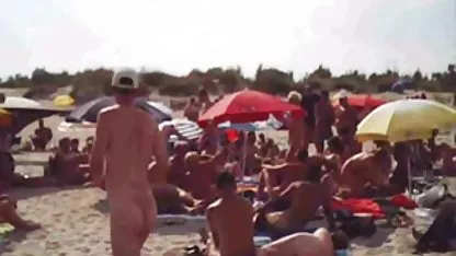 La niña está experimentando nuevas sensaciones del sexo anal. chochos super peludos