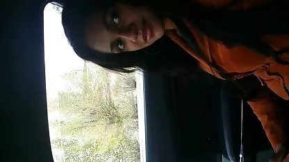 Un hombre travieso se folla a una chica atractiva, la folla en varias poses en el sofá y termina en la cara bonita, y con mucho gusto coños peludos arabes le quita todo el esperma.